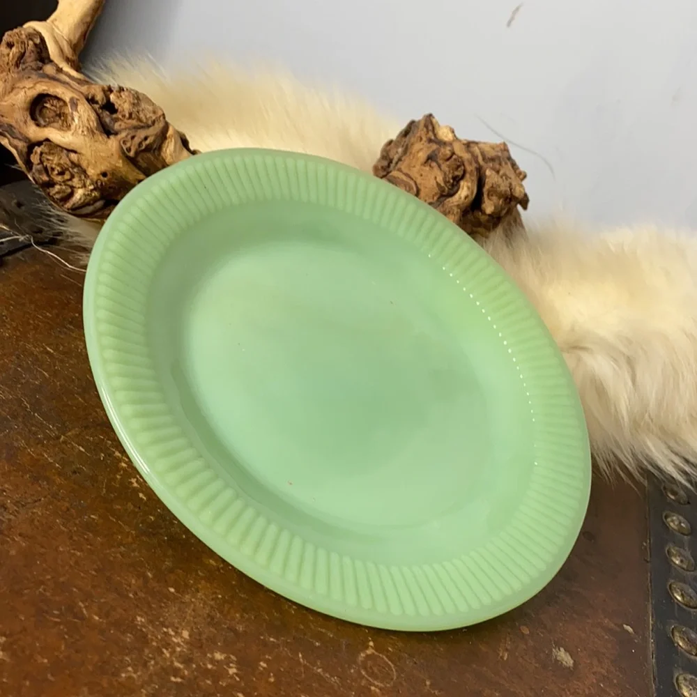 . Vintage Green Jadeite Glass Plate - Collectible Green Milk Glass Salad Dish 8" - Picture 3 of 6